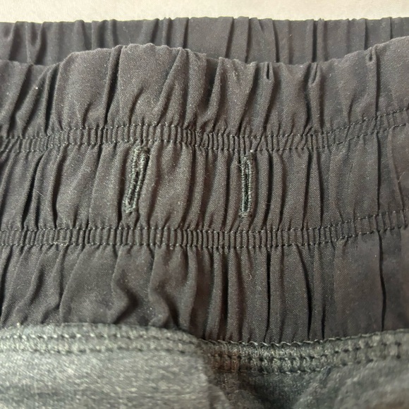 Lululemon Joggers Women’s 6 Grey Stretch Zipper Pockets No Drawstring EUC - Picture 7 of 8